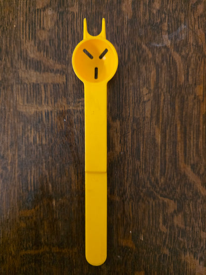 Geel Tupperware zuurkatje voor augurken en ingelegde groenten