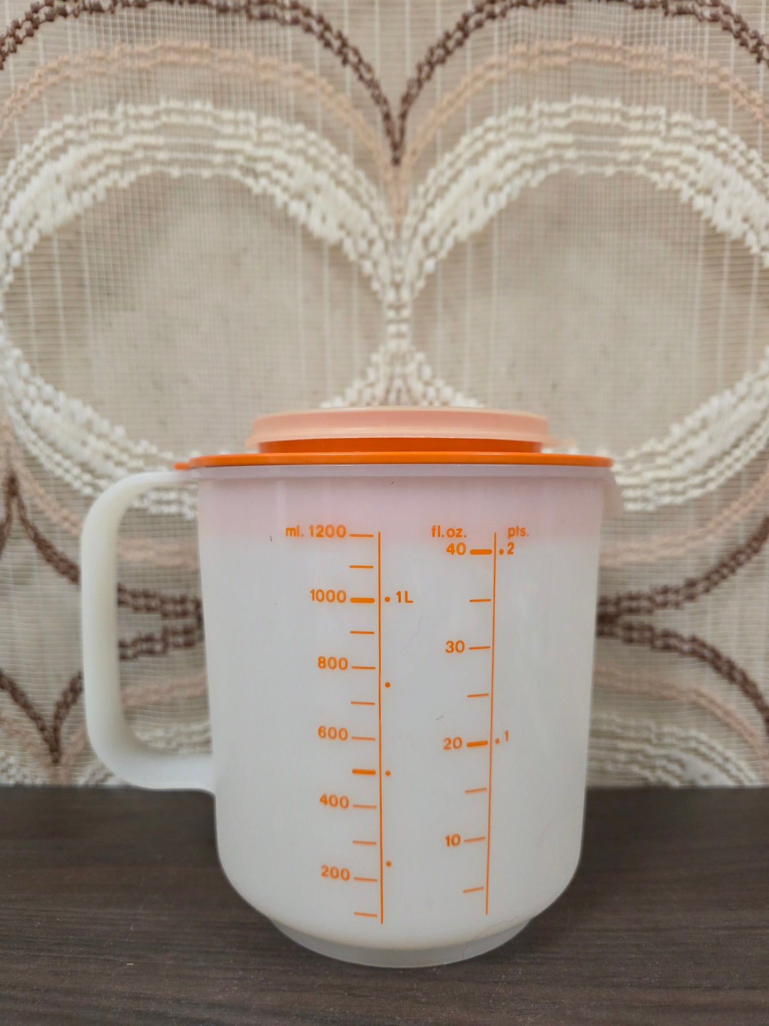 Vintage Tupperware maatbeker 1,2 liter in oranje kunststof met deksel