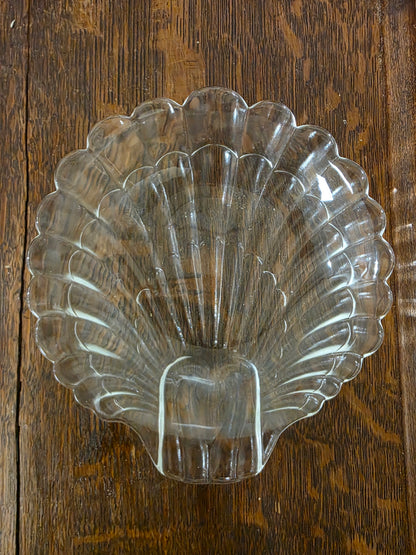 Vintage glazen schelpschaaltje van helder glas met ribbelstructuur in de vorm van een schelp, 15,5 x 14,5 cm