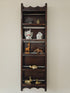 Vintage houten baksteenmal van 76 cm gebruikt als decoratief wandrek met meerdere vakken.