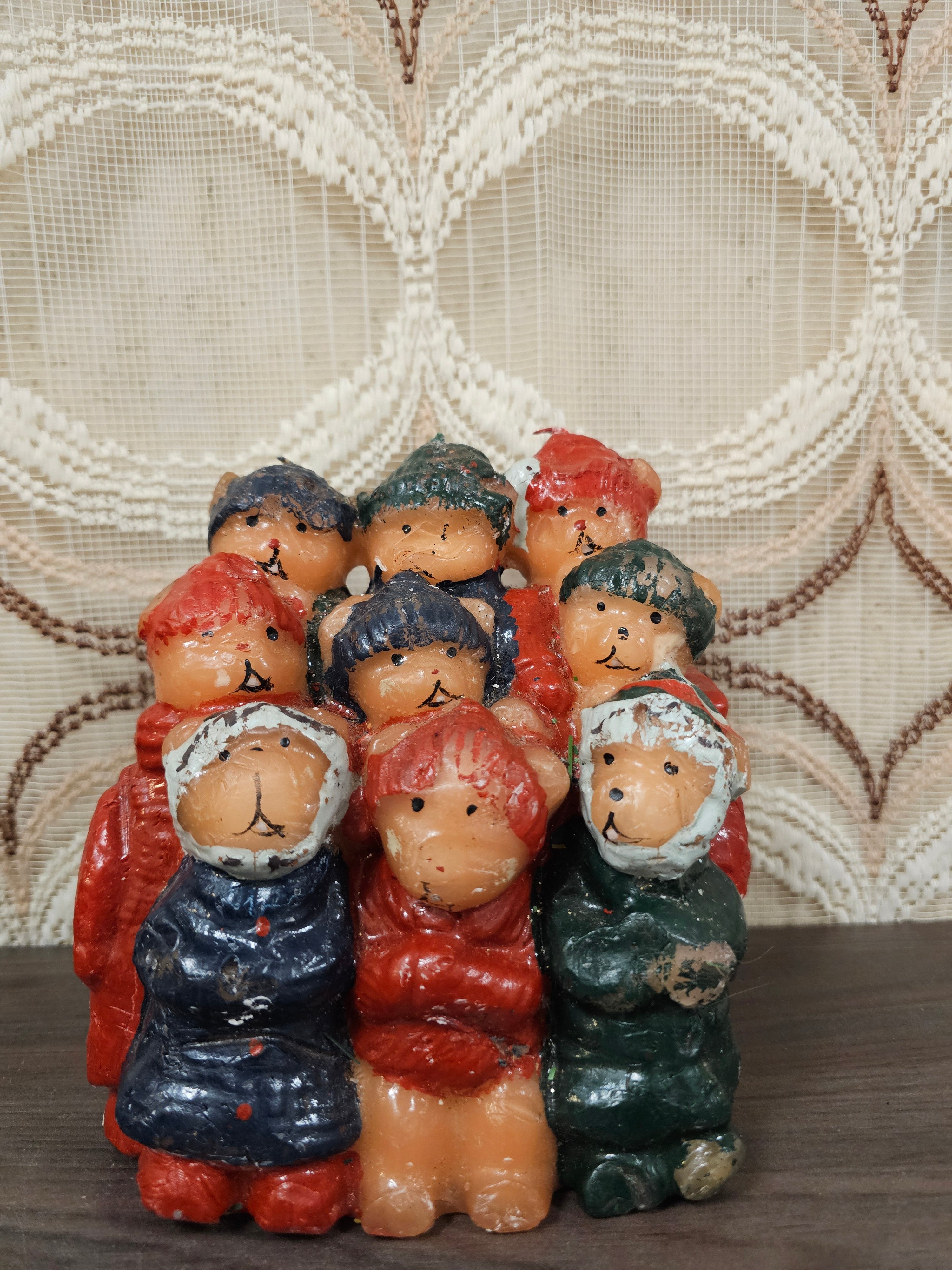 Vintage kerstkaars met zingende beren in winterjassen – 17 cm