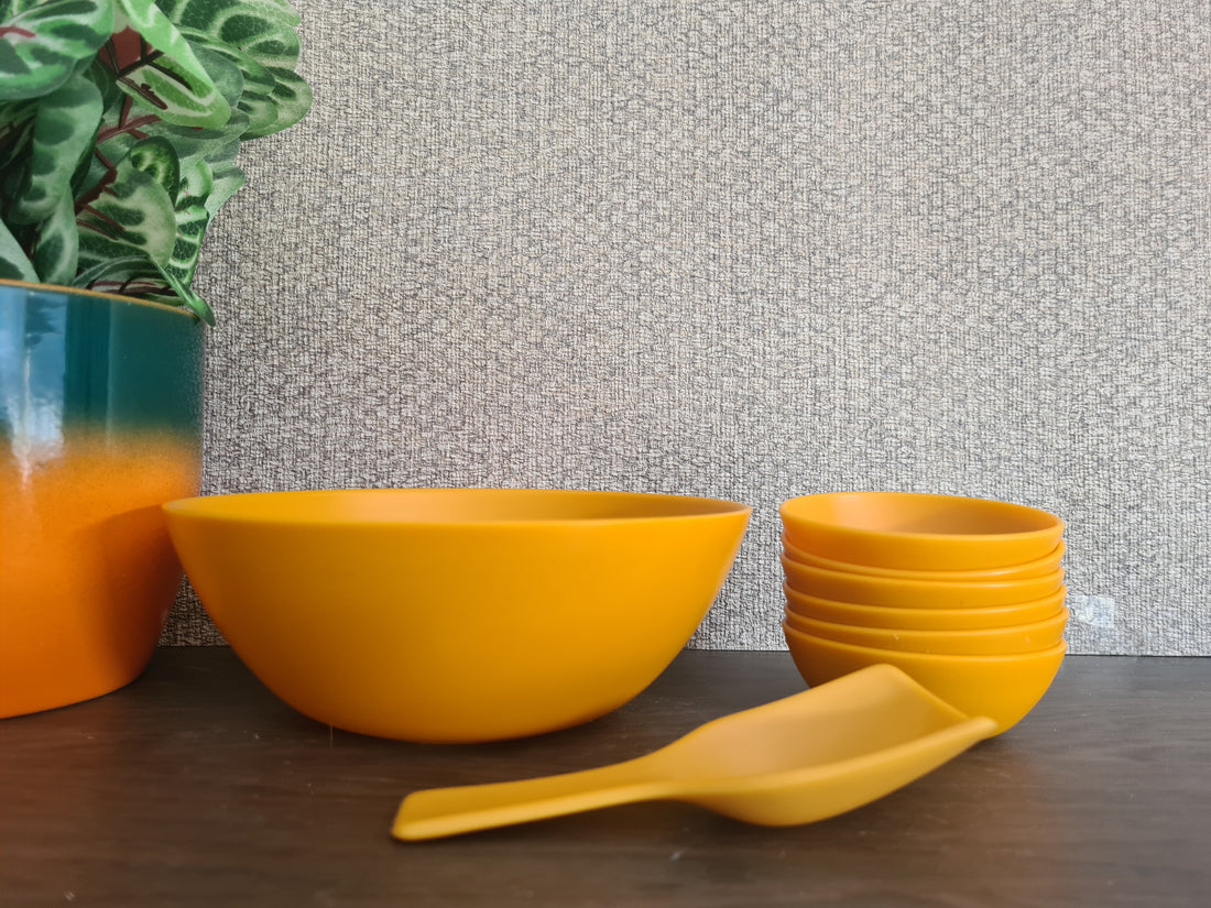 Vintage kunststof okergele pinda schalen set