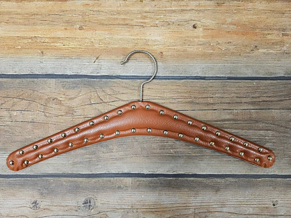 Vintage jaren 60 Skailederen kledinghanger bruin met studs