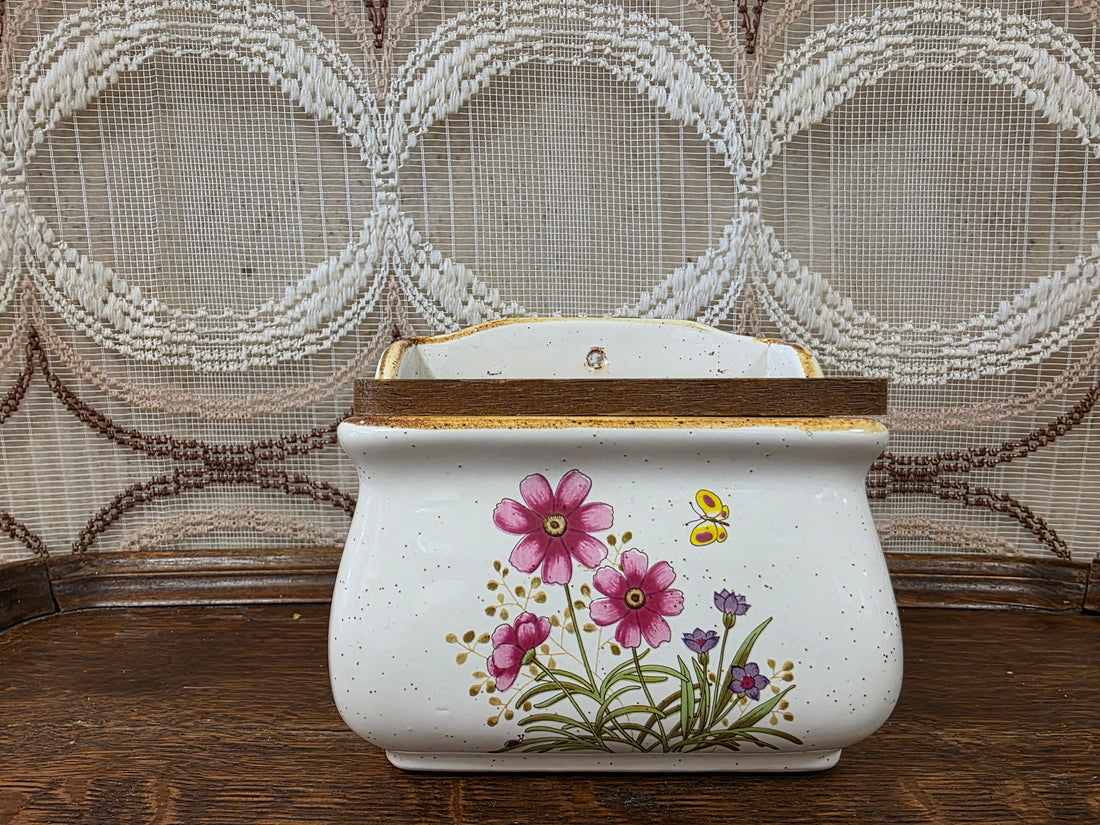 Vintage Wildflower keramieken zoutpot met roze bloemen en houten deksel