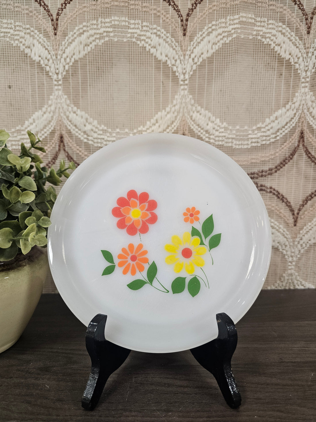 Wit Arcopal bord van 19 cm met bloemmotief in geel, rood en oranje