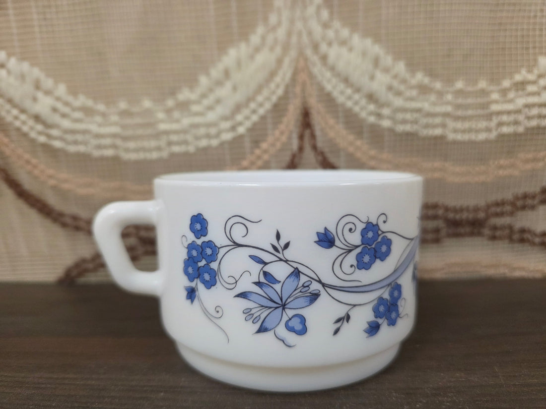Arcopal Aster kopje wit blauw bloemen