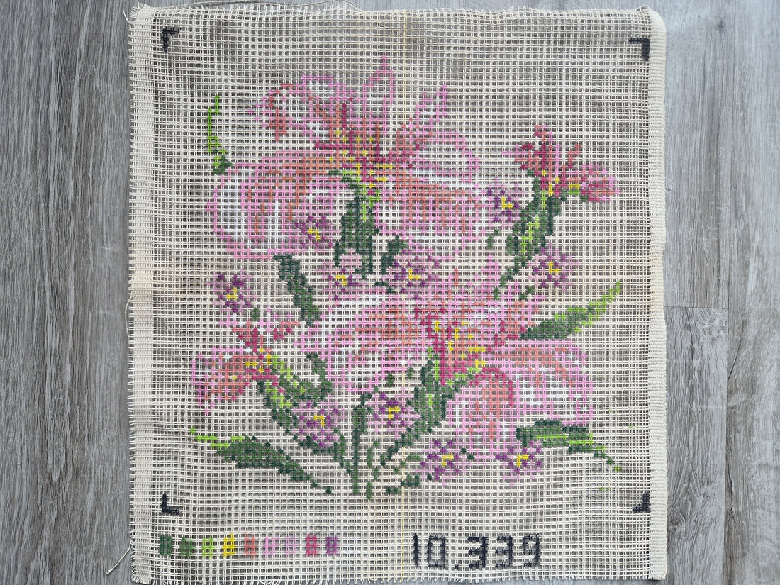 Voorbedrukt borduurstramien met roze bloemmotief 39 × 39 cm