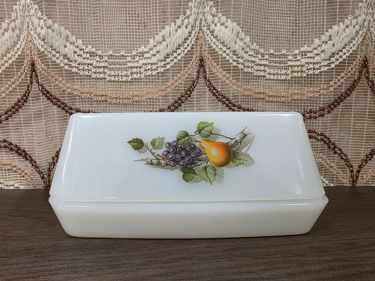 Arcopal Fruits de France botervloot met druiven peer en groene bladeren