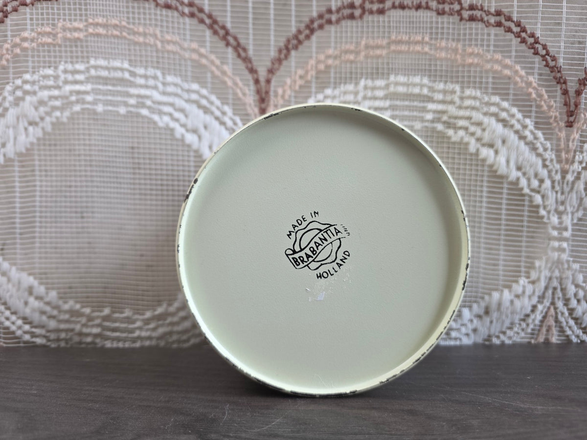 Onderzijde van het cacaoblik met Brabantia Made in Holland merk