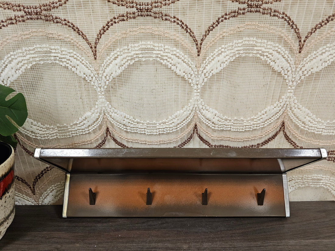 Brabantia Shadow Brown wandplanchet met metalen plank en vier haakjes