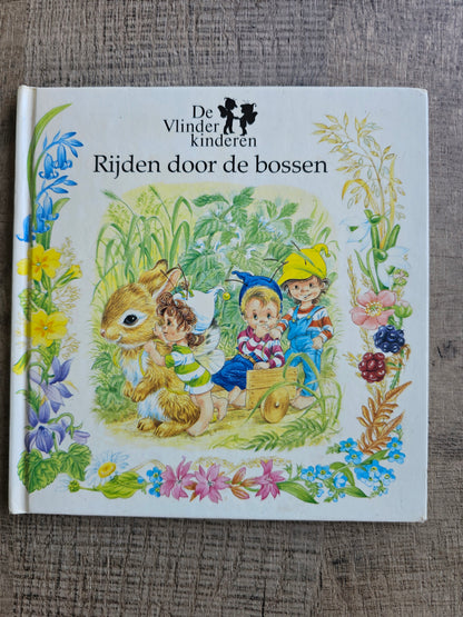 De vlinderkinderen Rijden door de bossen