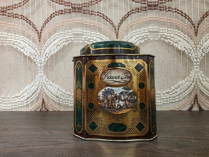 Tweede zijde van groen Pickwick theeblik met koets en goudkleurig decor