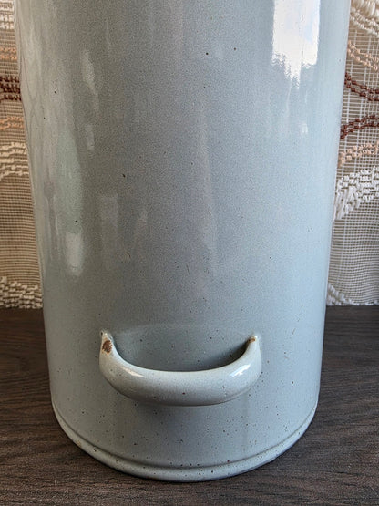 Detail van de onderste handgreep van de petroleumkan