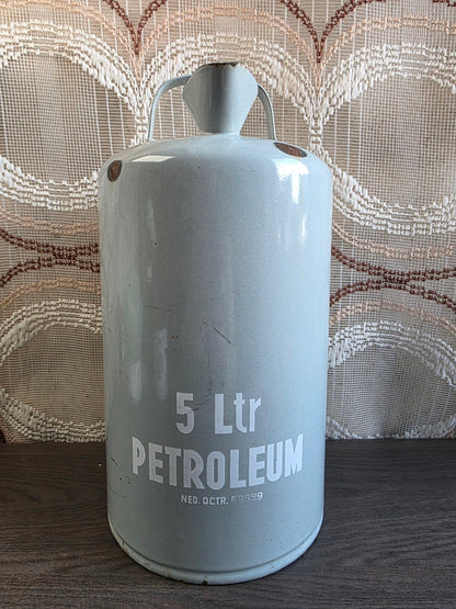 Lichtgrijze emaille petroleumkan met witte opdruk 5 Ltr Petroleum
