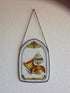 Vintage glas-in-lood hanger met slapende kat en olielamp