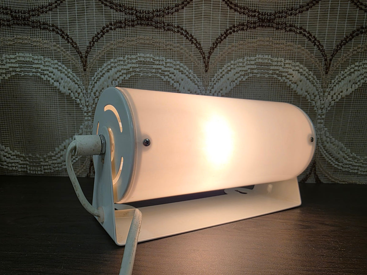 IKEA Smyg met verlicht kunststof front, schuin aanzicht