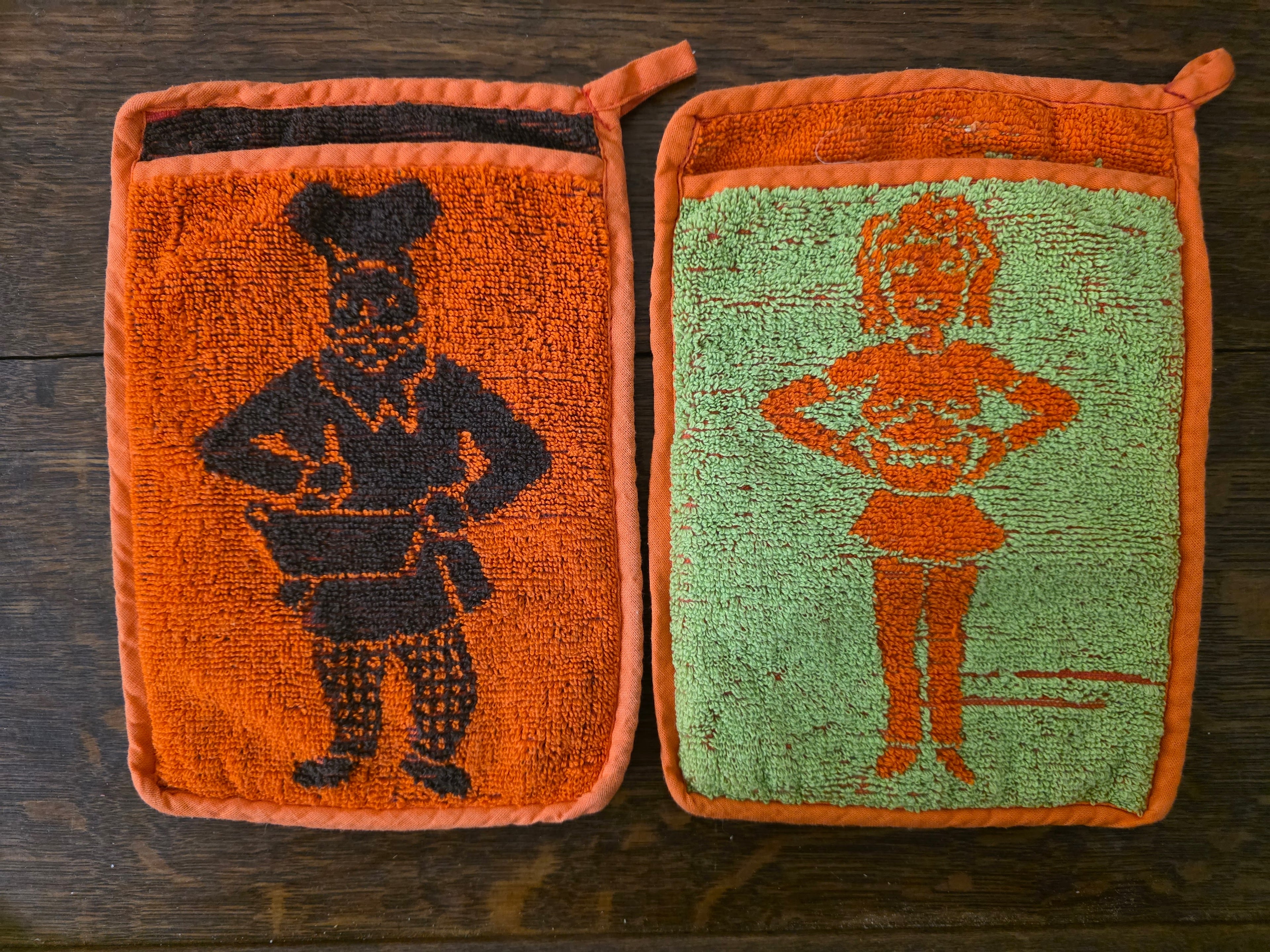 Vintage oranje - groene ovenwanten met tekst set van 2