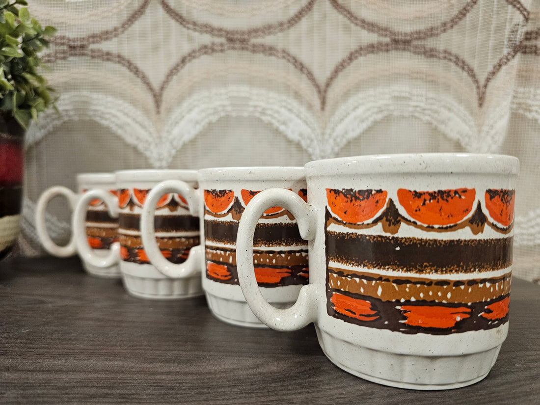 Engelse jaren 60 koffiebekers oranje bruin