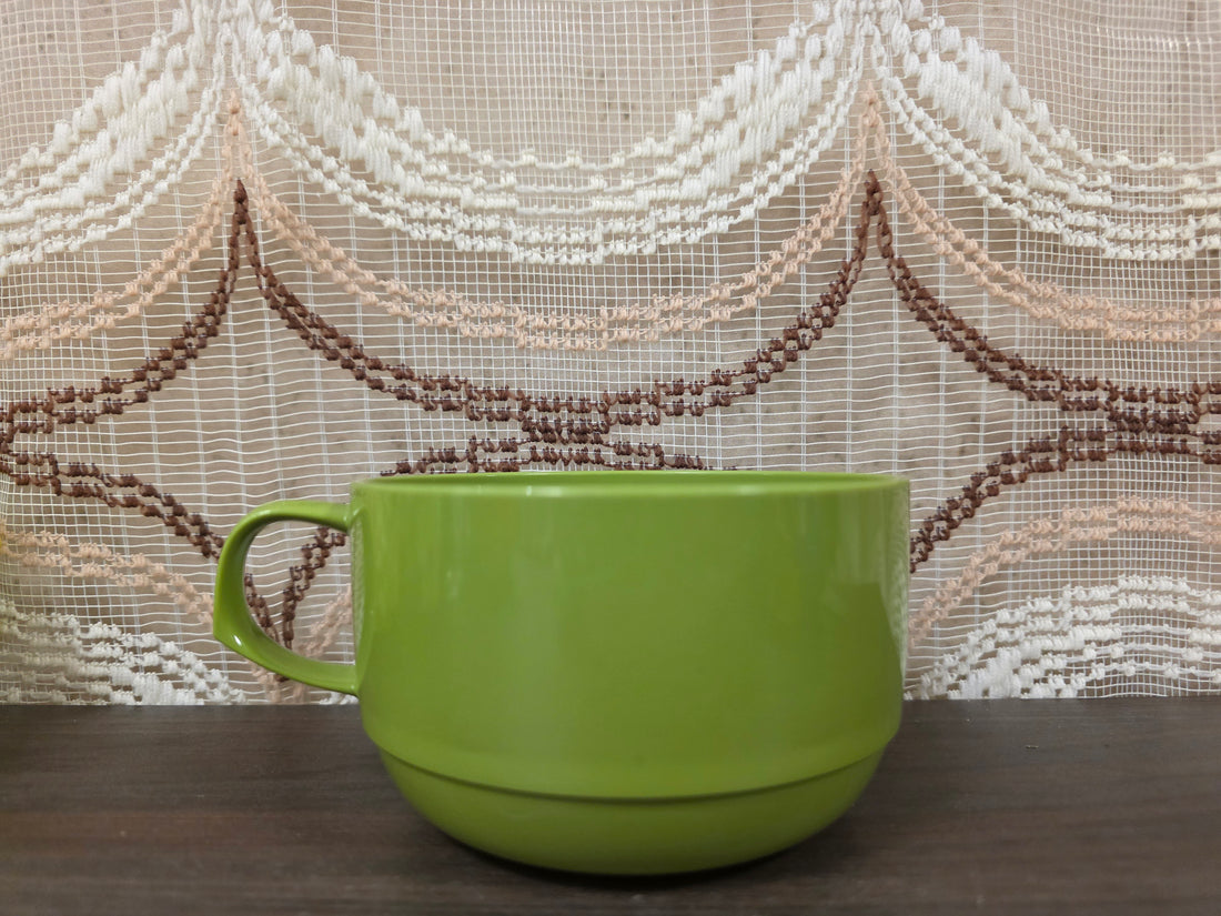 Vintage groene Mepal soepkop nr. 418 van melamine met handvat.