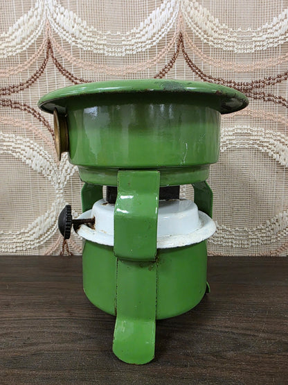 Andere zijkant van het groene petroleumstel