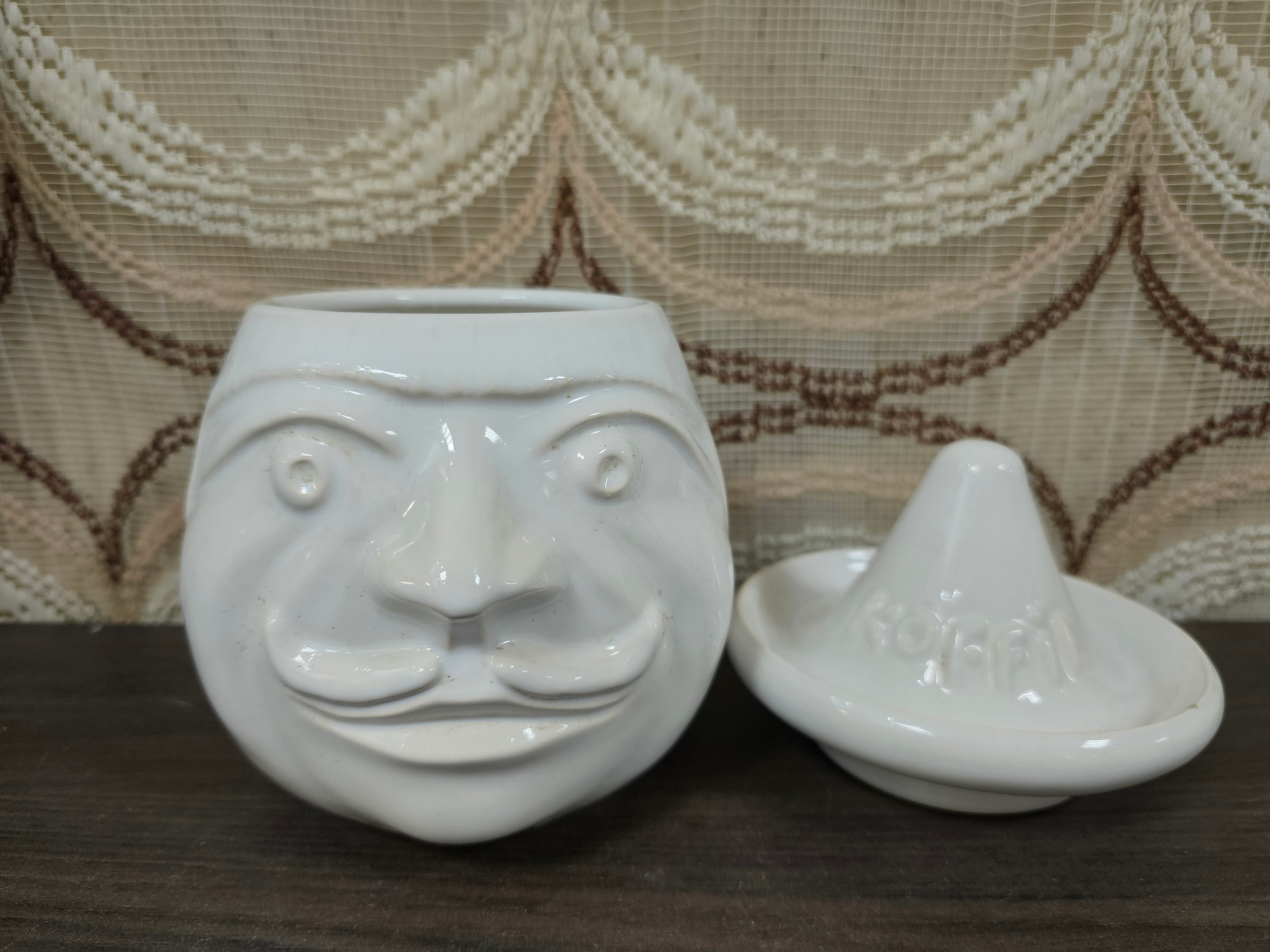 Vintage keramiek koffiepot met gezicht wit