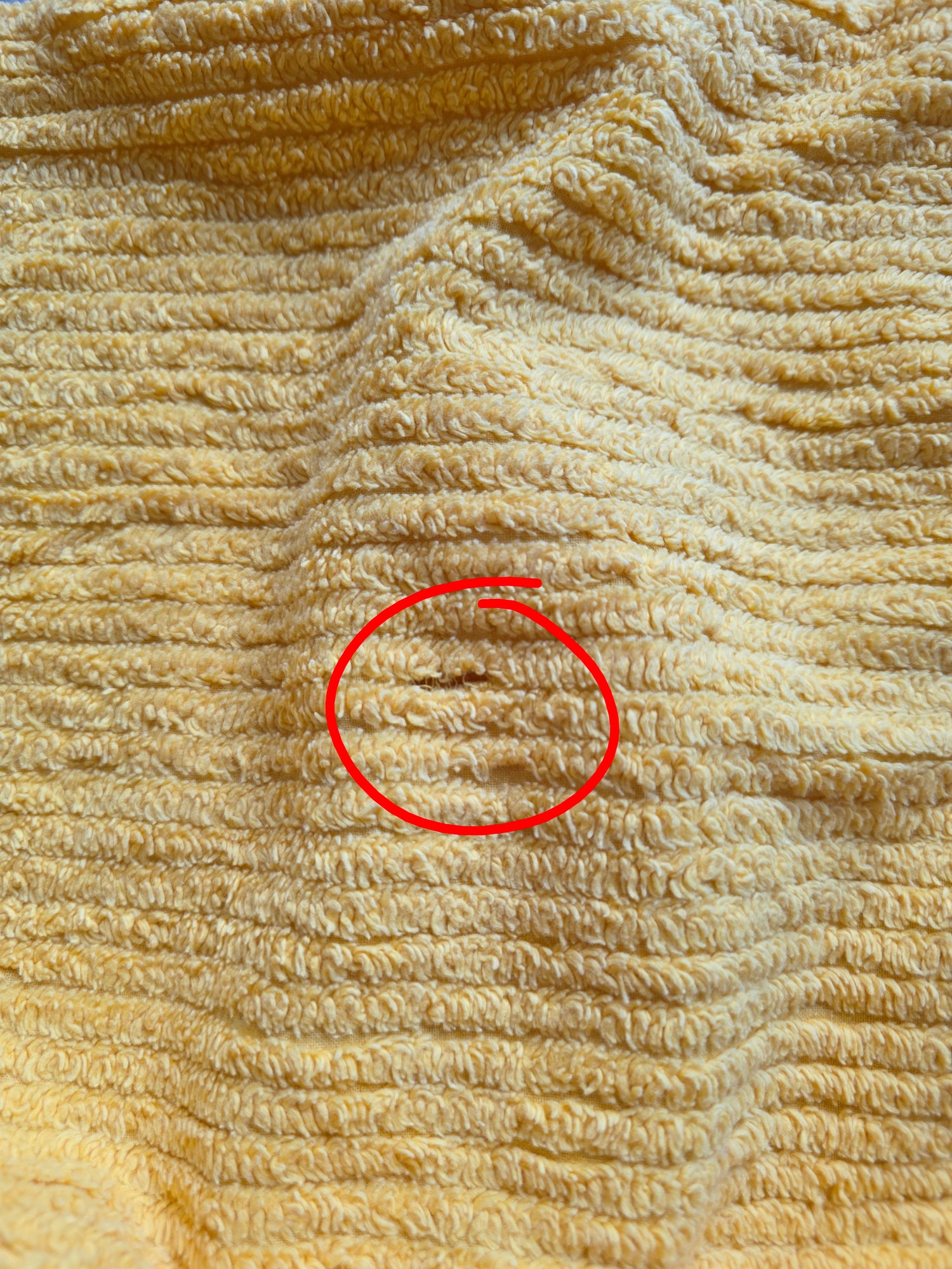 Vintage chenille sprei okergeel met franjes