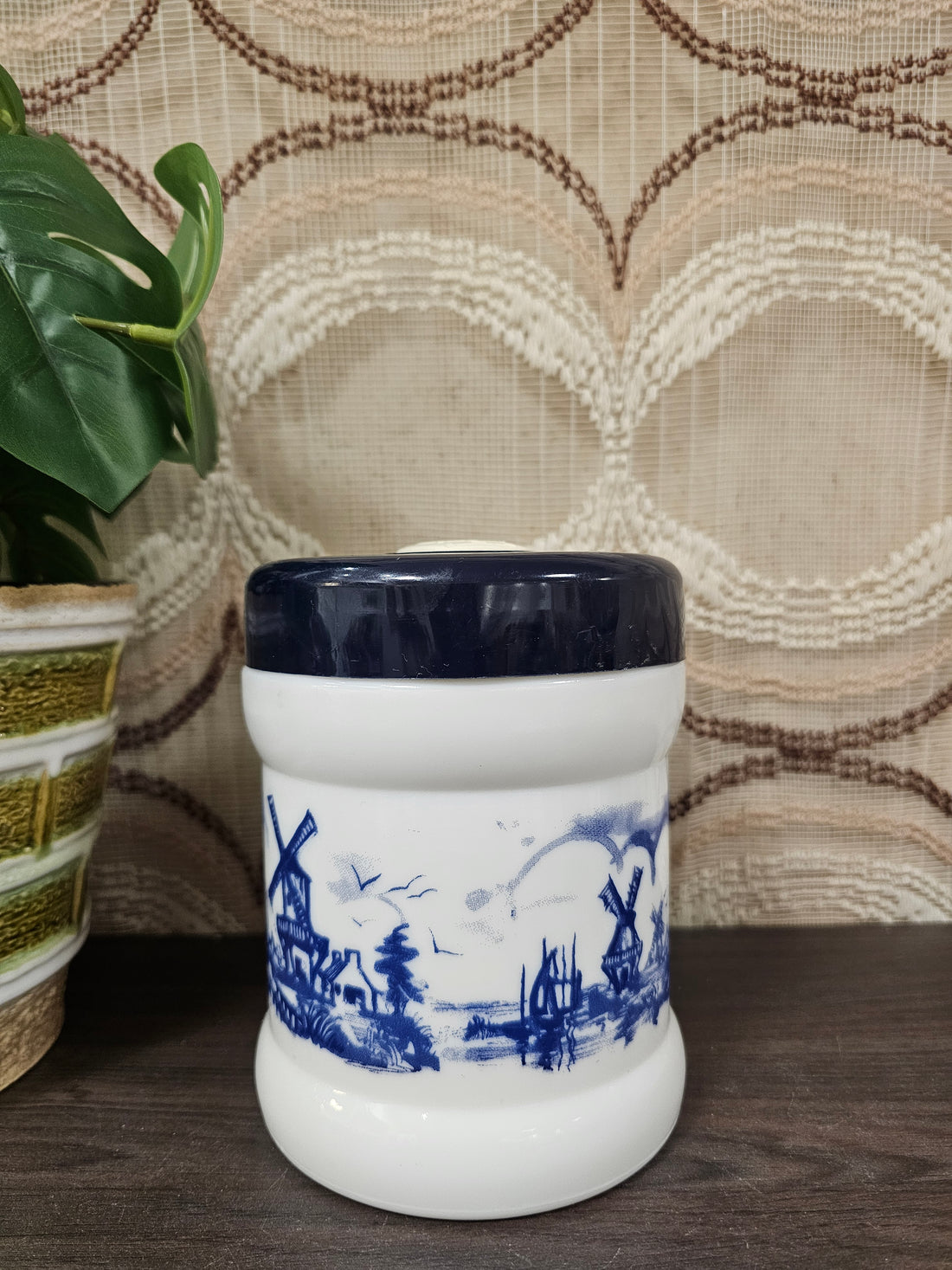 Vintage glazen voorraadpot met molen – blauw wit