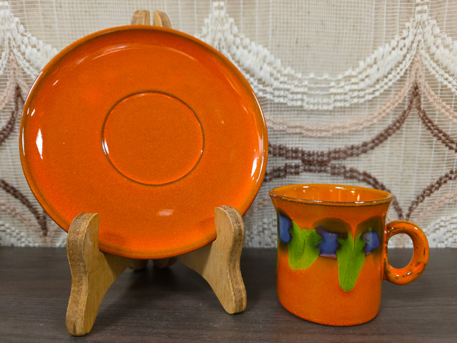 Kop en schotel oranje fat lava paars groen