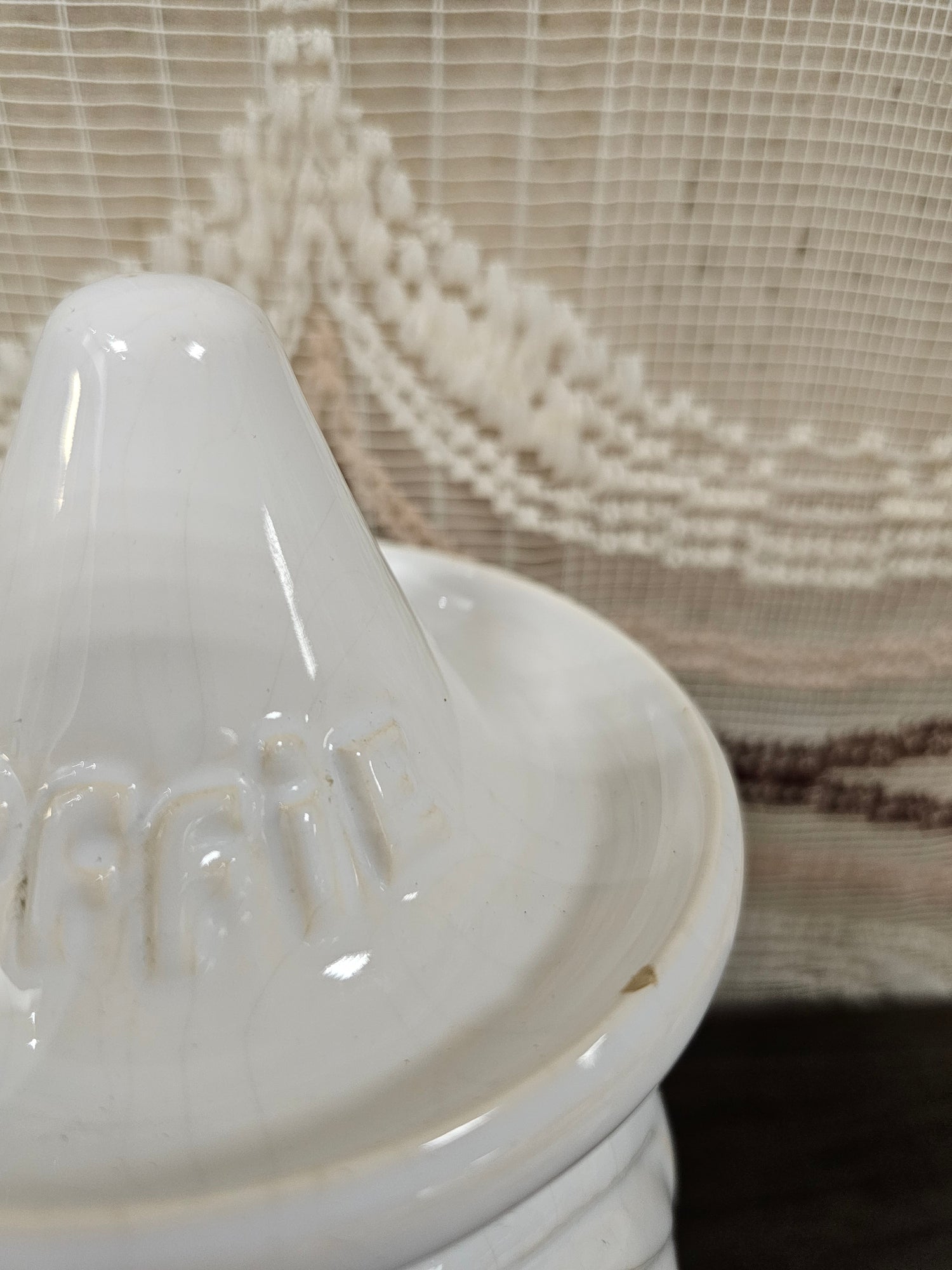 Vintage keramiek koffiepot met gezicht wit