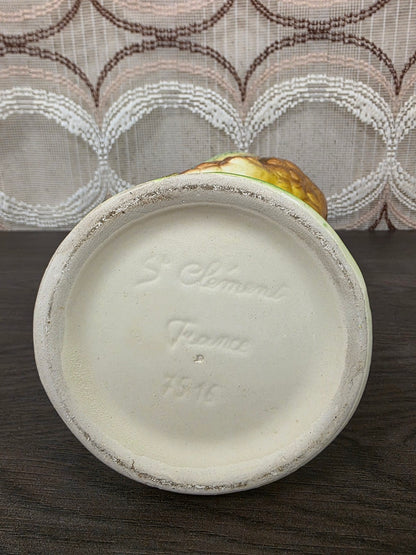 Onderzijde van de schenkkan met ingestempeld St Clément France en modelnummer 7516