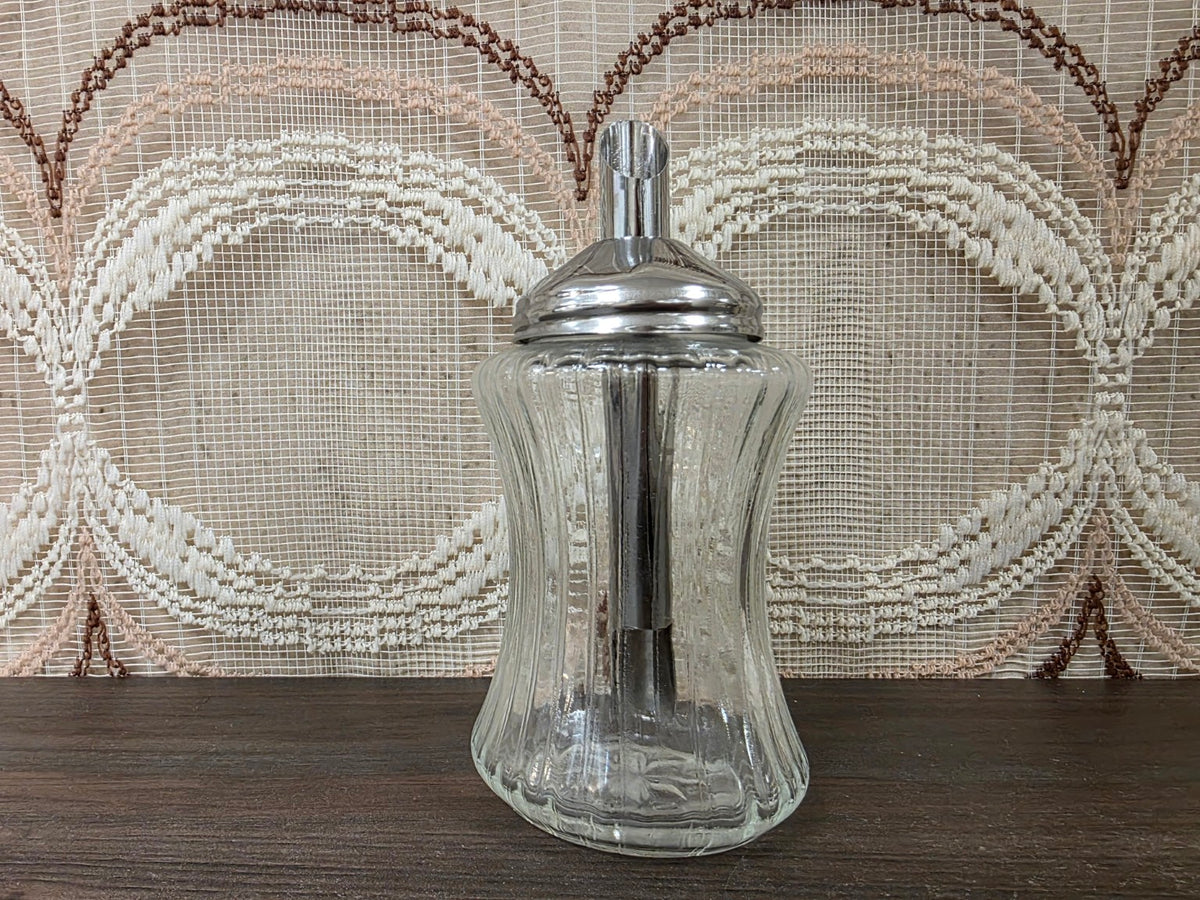 Stoha West Germany suikerstrooier van geribbeld glas met metalen schenktuit