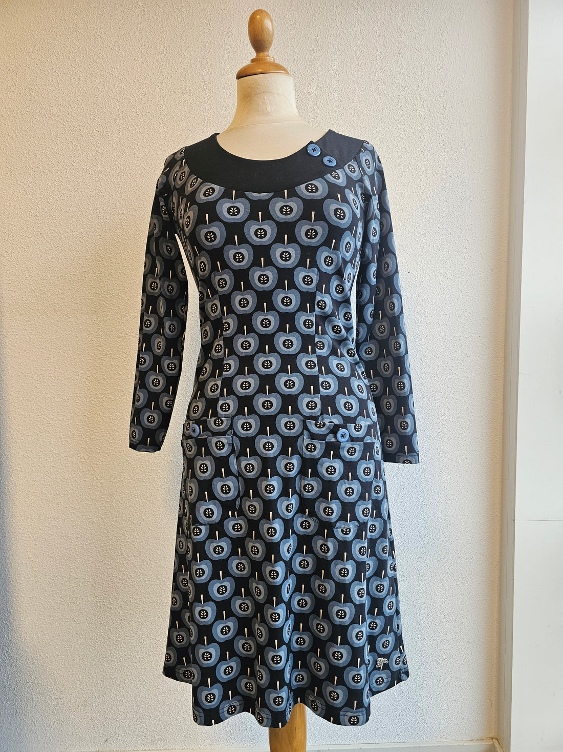 Tante Betsy retro jurk zwart blauwe appels - maat S