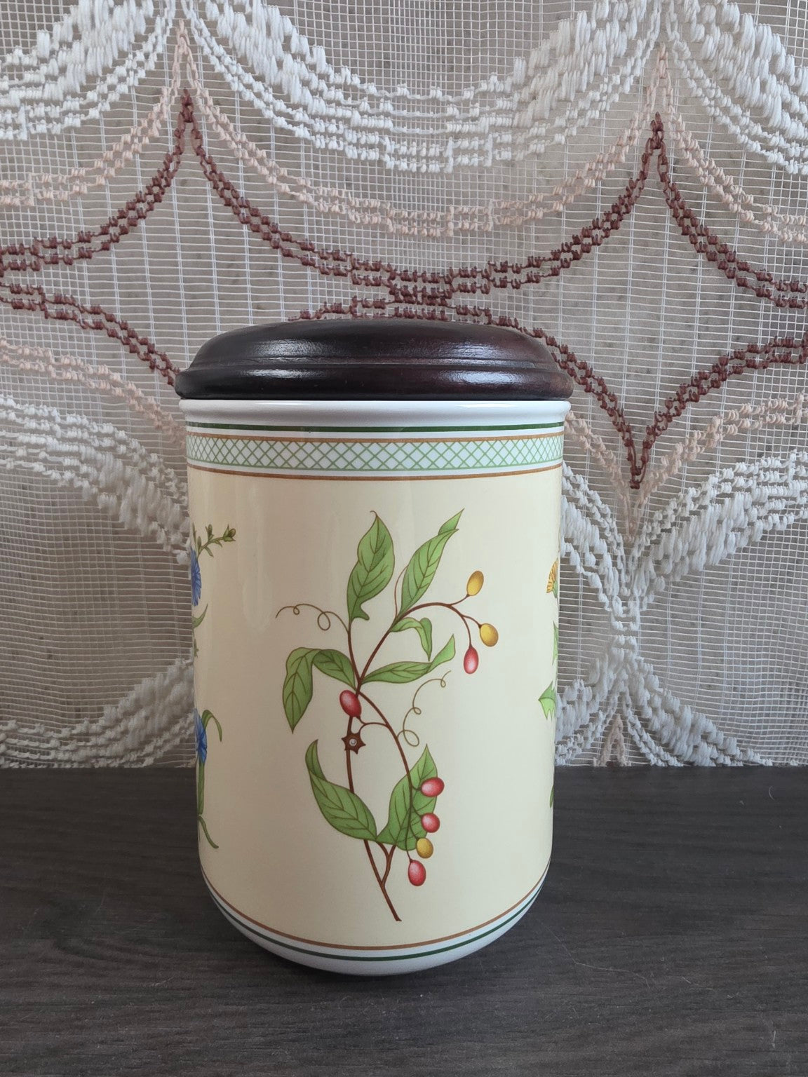 Villeroy &amp; Boch Eden voorraadpot met groene bladeren en bessen