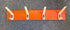 Vintage houten kapstok met 4 haken oranje