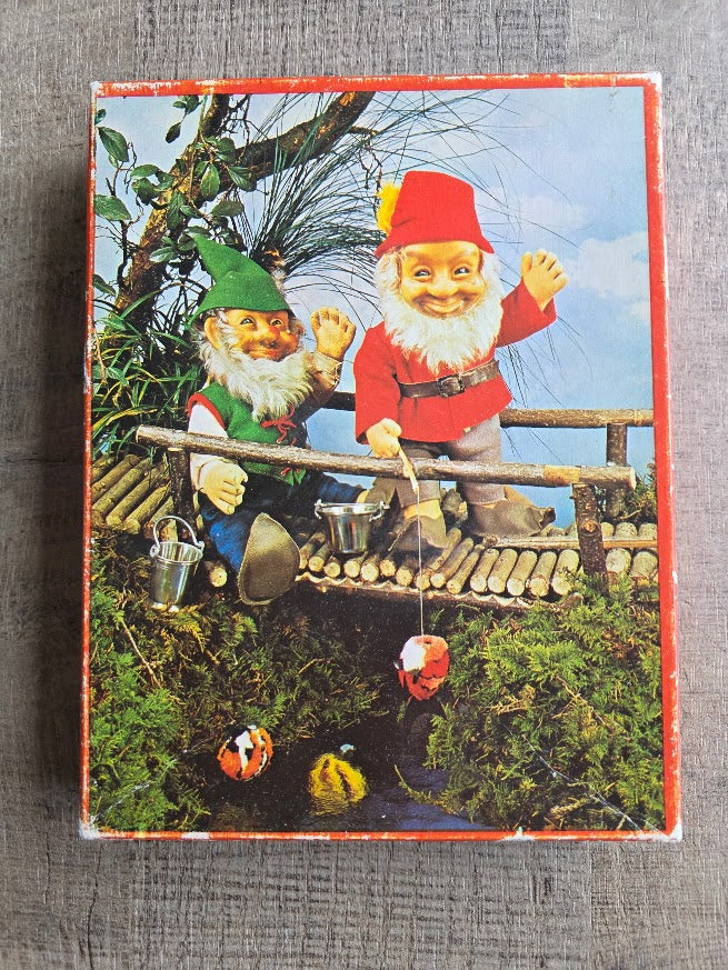 Vintage kabouter puzzel vissen bij brug 12 stukjes