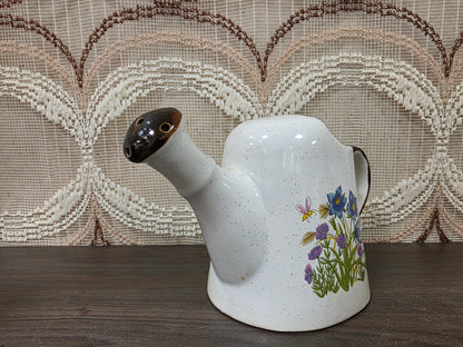 Detail van sproeituit met gaatjes bij Wildflower gieter blauwe bloemen